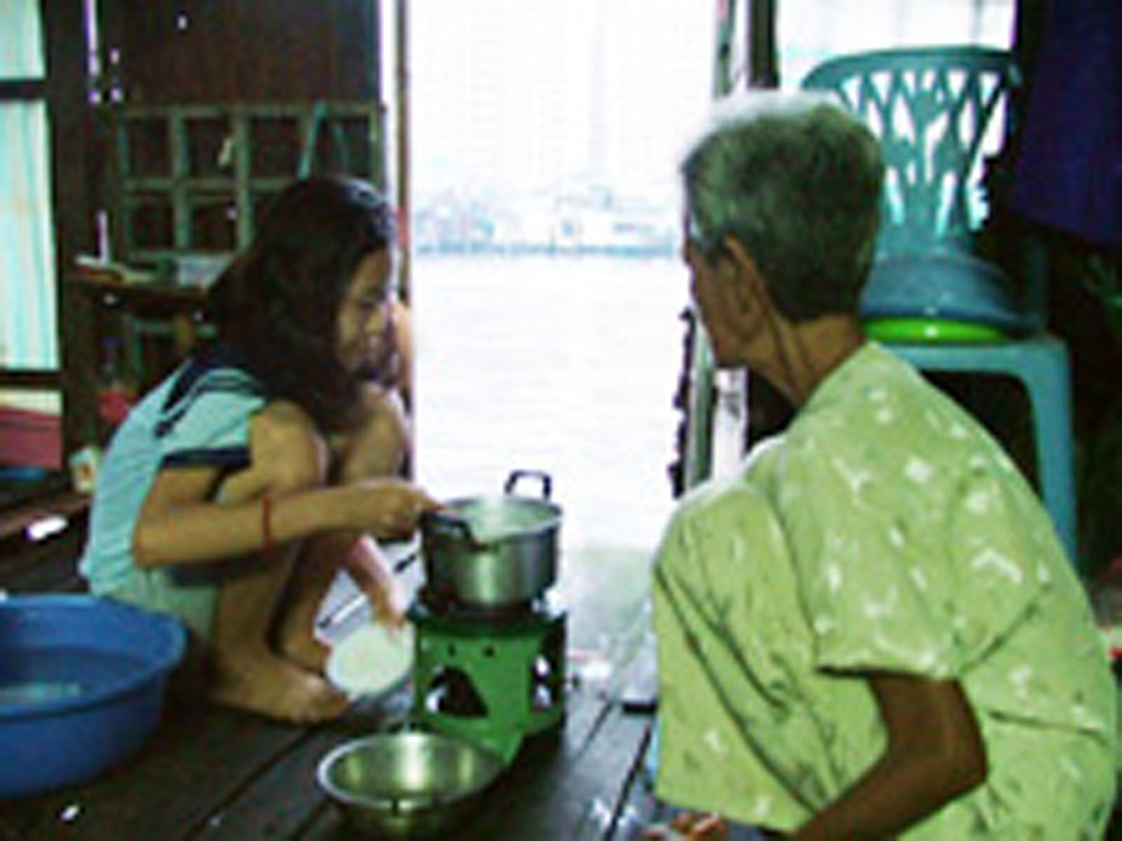 Cô bé bán vé xổ số ấy, giờ đã trưởng thành - Tructiepxoso.Vn