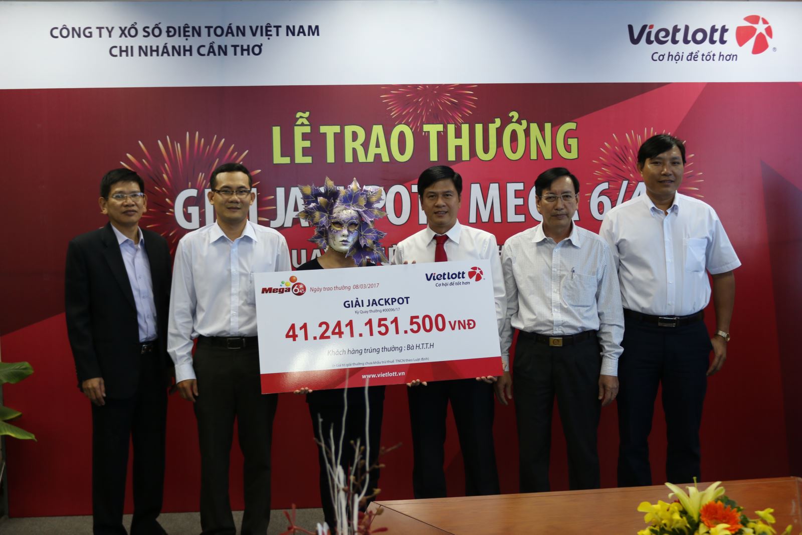 Vietlott trả thưởng hơn 41 tỷ đồng, kỳ QSMT 96 cho khách hàng từ Sóc Trăng - Tructiepxoso.Vn