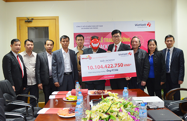 Vietlott trao giải Jackpot hơn 10 tỷ đồng cho khách hàng tại Quảng Ninh - Tructiepxoso.Vn