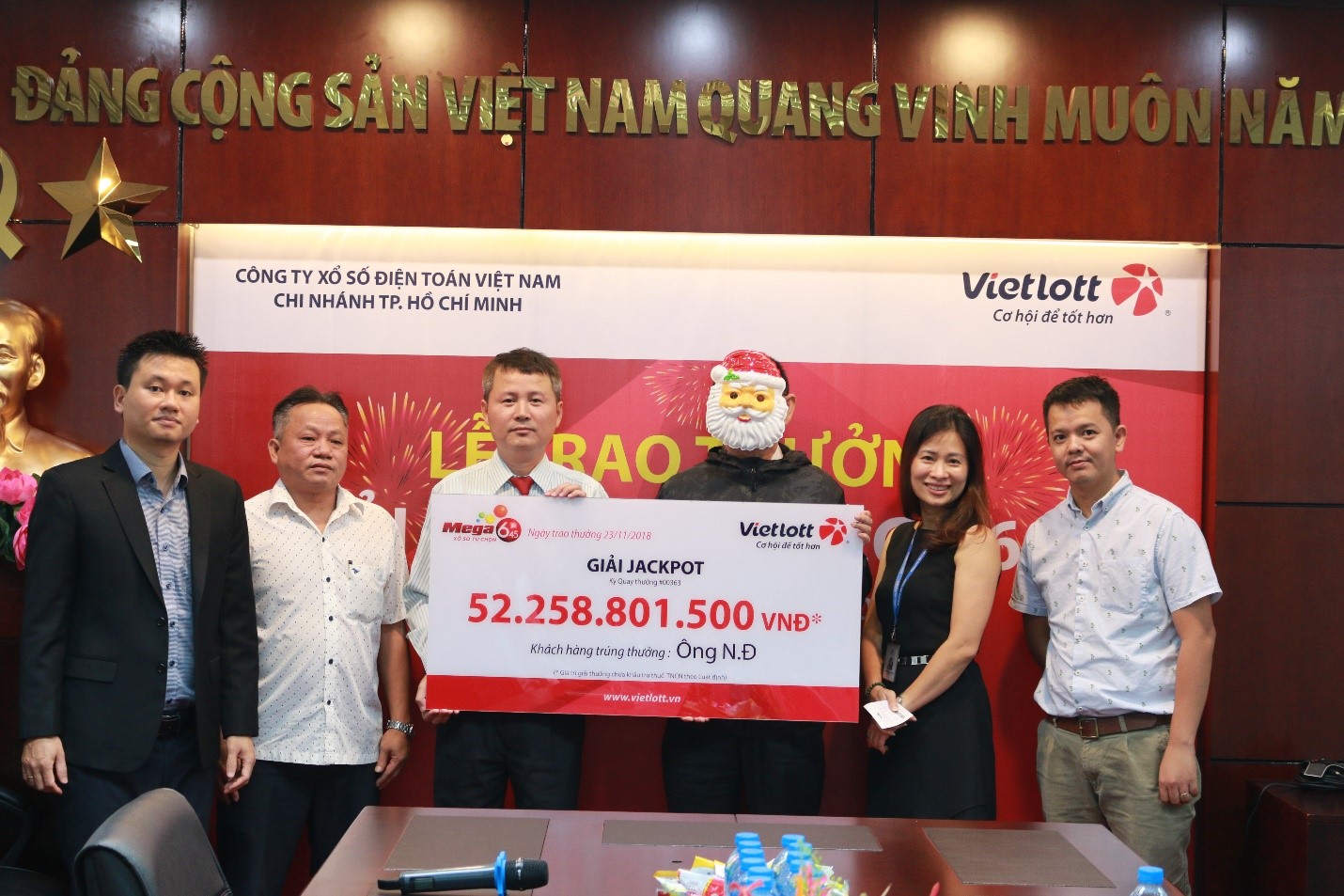 Trao thưởng Jackpot trị giá 52,2 tỷ đồng cho khách hàng tại Tp. Hồ Chí Minh - Tructiepxoso.Vn